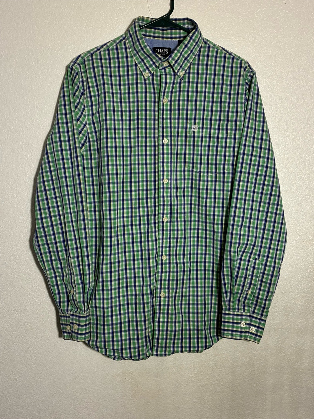 Versatile men's size medium long-sleeve button-down shirt